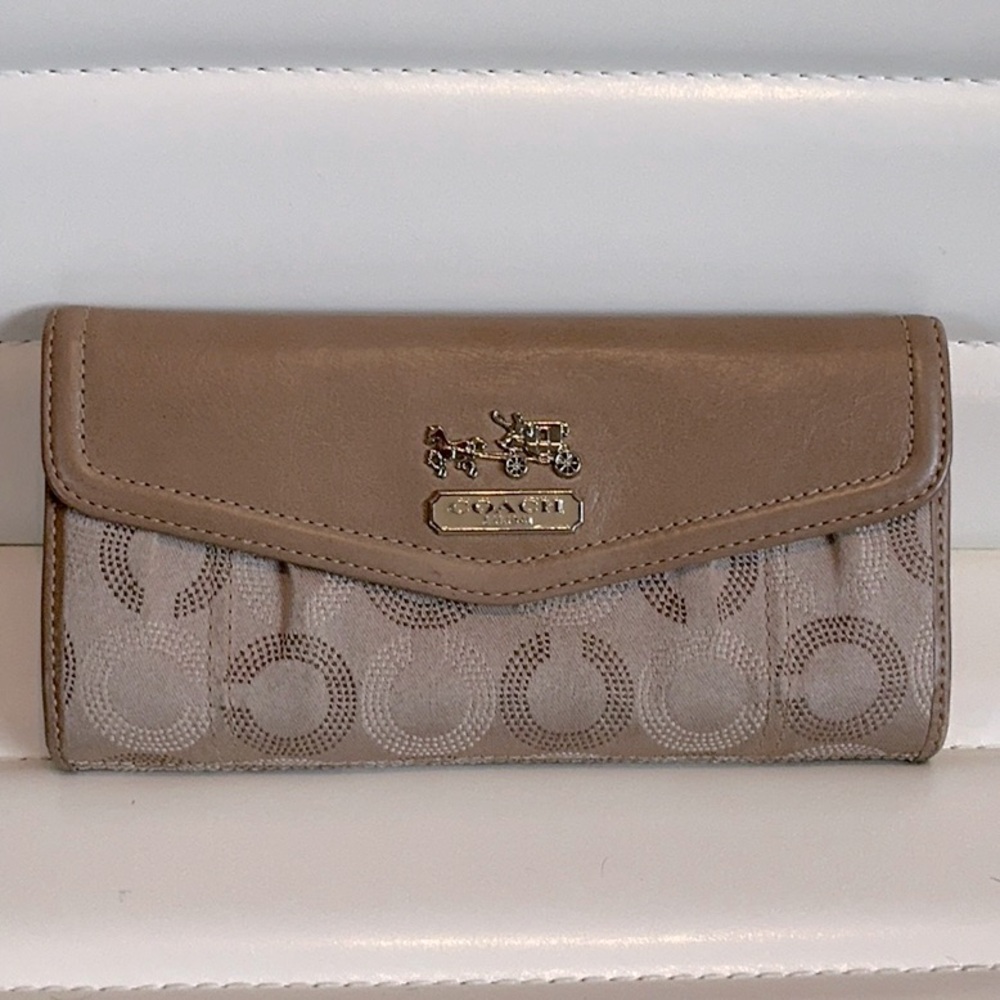 COACH Signature Horse & Carriage Canvas/Leather Wallet 🔥😍❤️